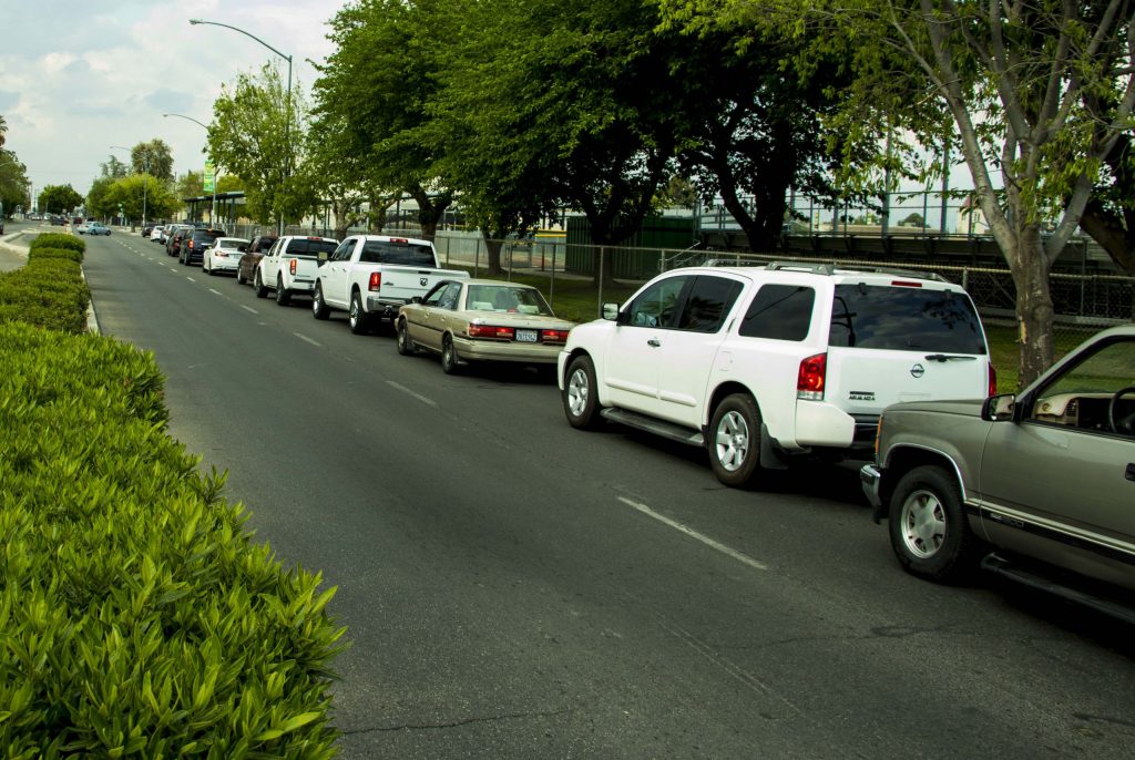 Cars-Line-Up-For-Food