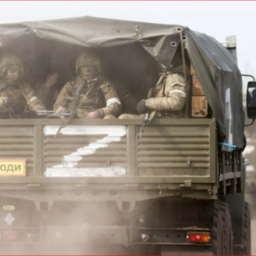 RUSSIAN SOLDIERS INVADE UKRAINE WITH MASSIVE FORCE