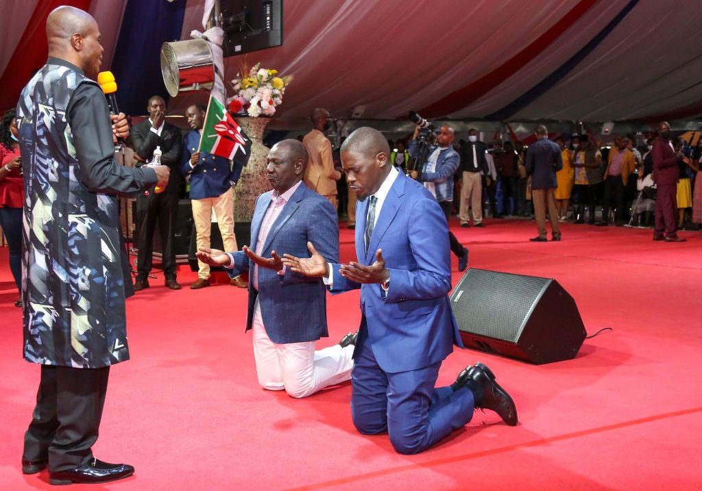 Ruto in Prayer